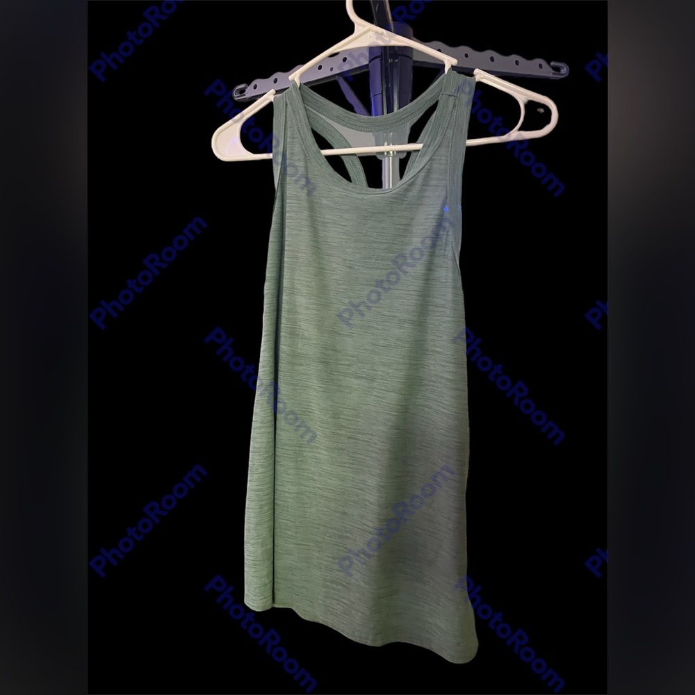 NWOT Old Navy Active Breathe On Shirt in Green - Size L